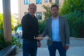 Ο Κωνσταντίνος Κυρανάκης στο Δημαρχείο Λαμίας με τον δήμαρχο Πανουργιά Παπαϊωάννου