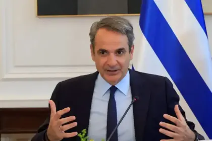 Ο Κυριάκος Μητσοτάκης σε σύσκεψη στο Μέγαρο Μαξίμου για τη νέα εφαρμογή PosoKanei