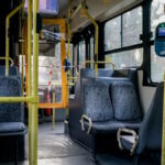 Λεωφορείο της γραμμής 442 σε αστικό δρόμο στο Πέραμα