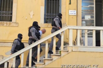 Ο κατηγορούμενος οδηγείται στα δικαστήρια Χανίων υπό δρακόντεια μέτρα ασφαλείας