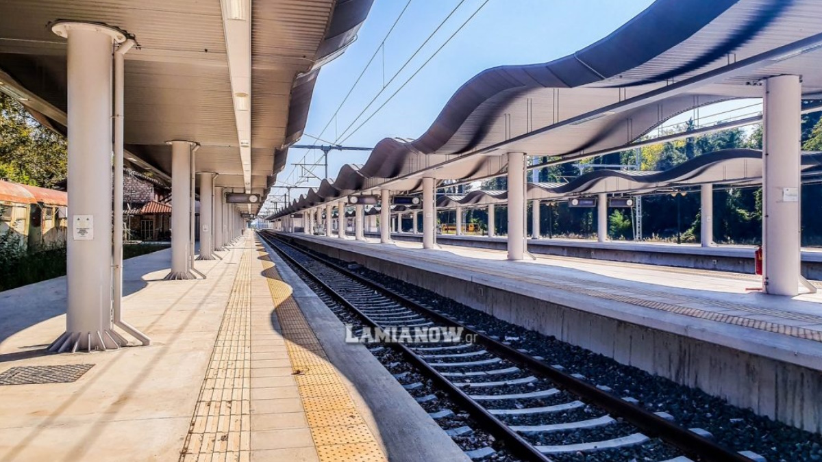 Τρένο της Hellenic Train με αναφορά στα δρομολόγια Αθήνα - Θεσσαλονίκη