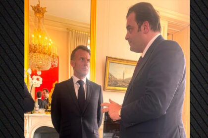 Ο Κυριάκος Πιερρακάκης σε συνάντηση με τον Εμανουέλ Μακρόν στο Μέγαρο των Ηλυσίων