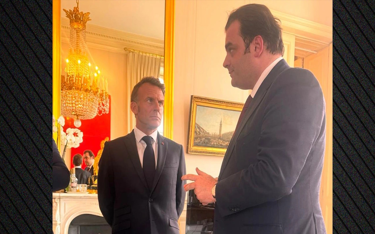 Ο Κυριάκος Πιερρακάκης σε συνάντηση με τον Εμανουέλ Μακρόν στο Μέγαρο των Ηλυσίων