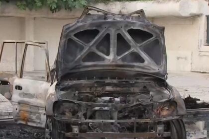 Καμένα αυτοκίνητα σε πάρκινγκ της Περιφέρειας Αττικής στο Μαρούσι μετά από εμπρηστική επίθεση