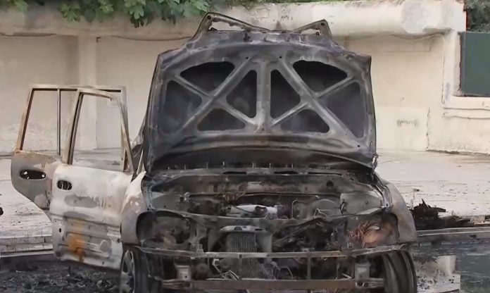 Καμένα αυτοκίνητα σε πάρκινγκ της Περιφέρειας Αττικής στο Μαρούσι μετά από εμπρηστική επίθεση