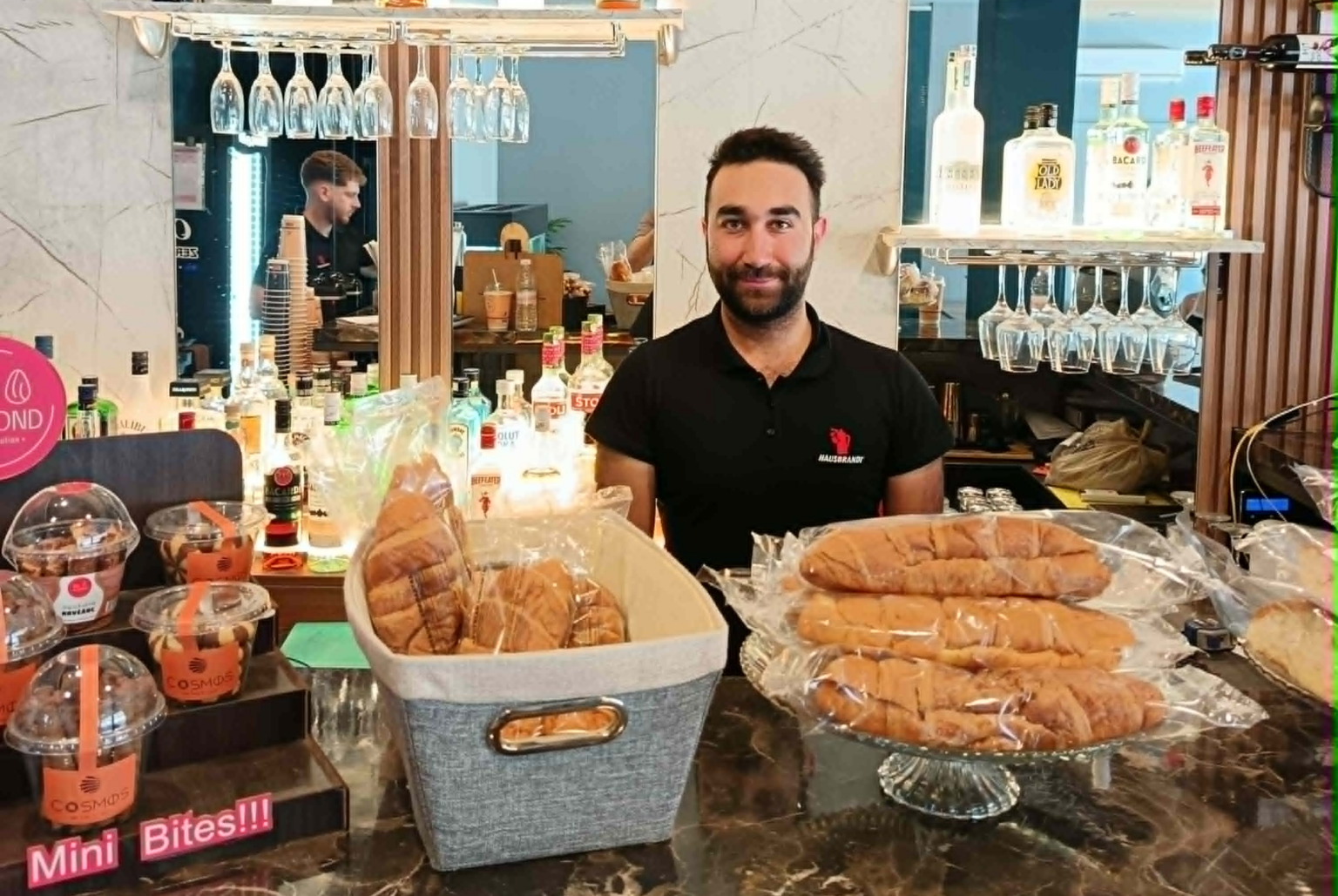 Ο Νίκος Ανθούλης στο Cosmos Cafe στη Μεγάλη Βρύση Λαμίας