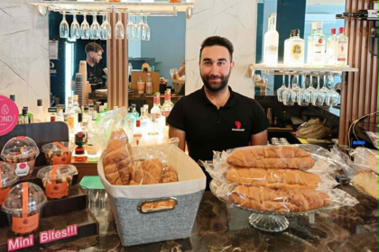 Ο Νίκος Ανθούλης στο Cosmos Cafe στη Μεγάλη Βρύση Λαμίας