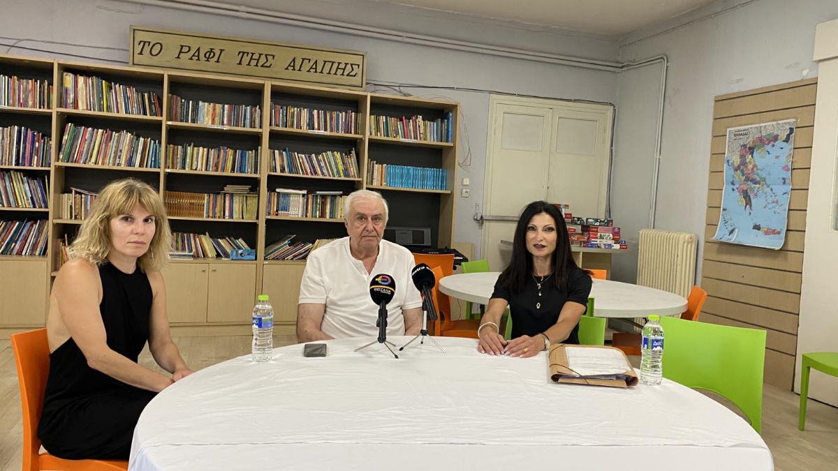 Η Μαρία Αρώνη στη συνέντευξη Τύπου για τη δωρεά διαμερίσματος από το Ορφανοτροφείο Βόλου