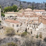 Η Ιερά Μονή Οσίου Λουκά στη Βοιωτία, μνημείο UNESCO που θα αποκατασταθεί με χρηματοδότηση 2,4 εκατ. ευρώ