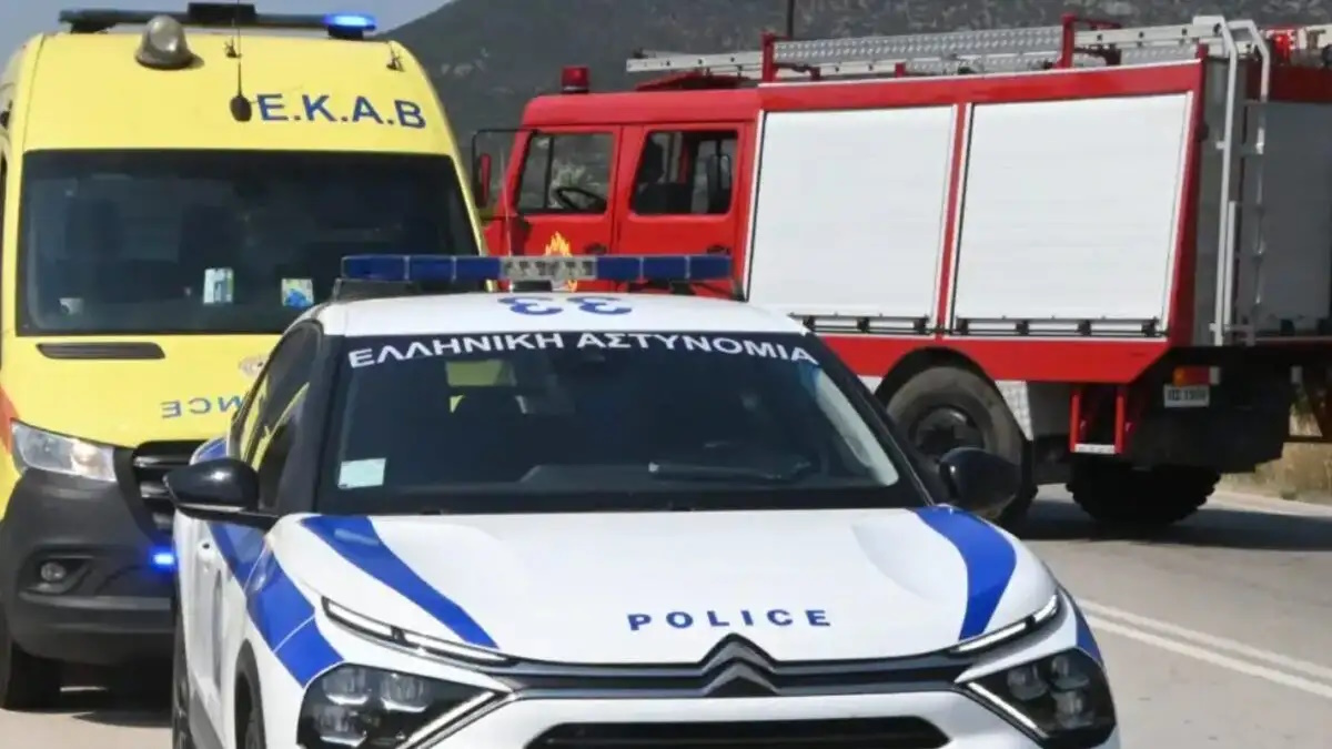 Κατεστραμμένη πολυκατοικία στα Πετράλωνα μετά την κατάρρευσή της