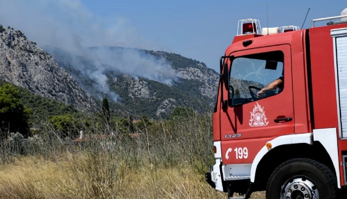 Πυροσβεστικό όχημα σε επιχείρηση για φωτιά