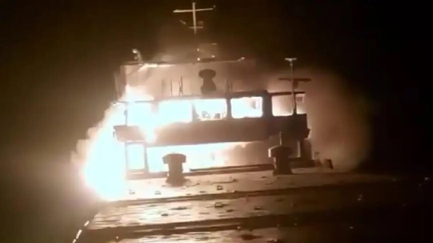 Φορτηγό πλοίο στη Μαύρη Θάλασσα μετά από επίθεση drone και πυρκαγιά