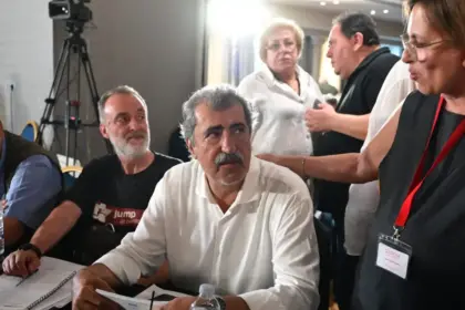 Ο Παύλος Πολάκης μιλά σε συνεδρίαση του ΣΥΡΙΖΑ