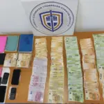 Αστυνομικοί της ΕΛΑΣ σε έρευνα σε πολεοδομικό γραφείο στην Αττική