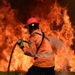 Πυροσβεστικό όχημα σε επιχείρηση για πυρκαγιά σε αγροτική περιοχή της Μαντασιάς Δομοκού