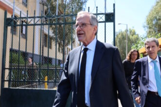 Ο Αντώνης Σαμαράς καταθέτει στο Μικτό Ορκωτό Δικαστήριο για τον θάνατο του Σήφη Βαλυράκη