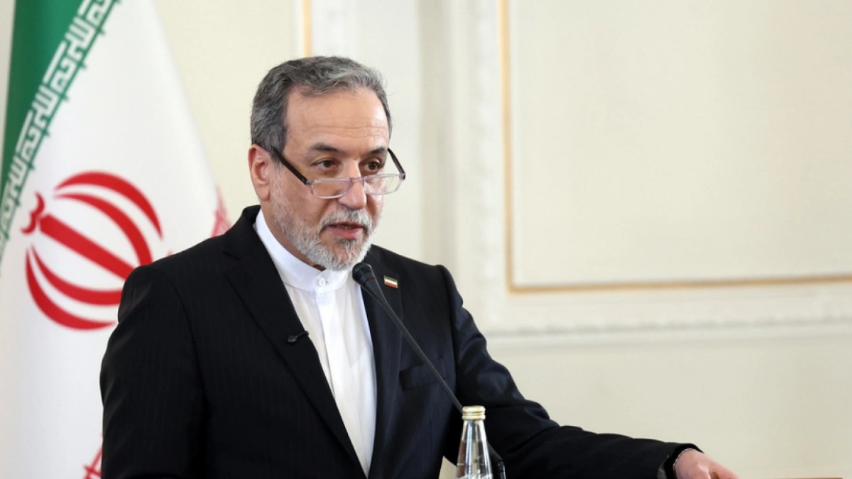 Ο Αμπάς Αραγτσί μιλά σε συνάντηση με ξένους διπλωμάτες για τις διαπραγματεύσεις ΗΠΑ-Ιράν