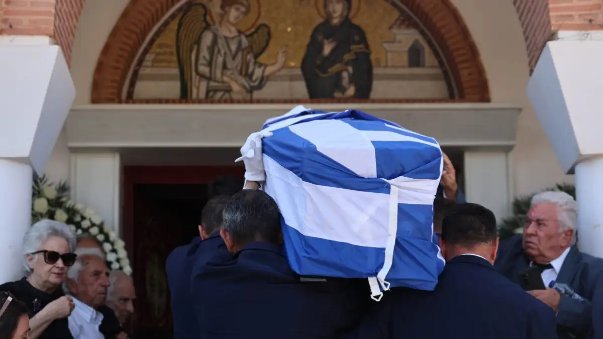 Η κηδεία του Γιώργου Σουφλιά στον Ιερό Ναό Ευαγγελισμού της Θεοτόκου στο κοιμητήριο Παπάγου με την παρουσία πολιτικών και της οικογένειάς