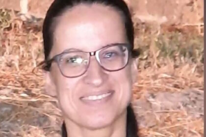 Η Σταυρούλα Λεβεντάκη στα Χανιά, σε φωτογραφία σχετική με την εξαφάνισή της