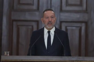Ο Γιάννης Στουρνάρας σε ομιλία για τις δημόσιες συντάξεις και τα επαγγελματικά ταμεία