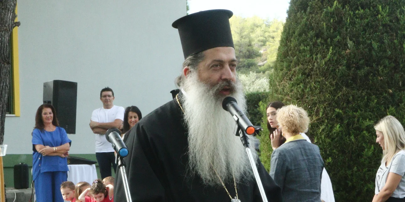 Ο Μητροπολίτης Φθιώτιδος Συμεών μετά την επέμβαση στο νοσοκομείο Ερρίκος Ντυνάν