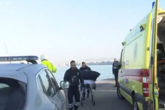 Ασθενοφόρο του ΕΚΑΒ σε ferry boat στη γραμμή Λιμένας Θάσου - Κεραμωτή