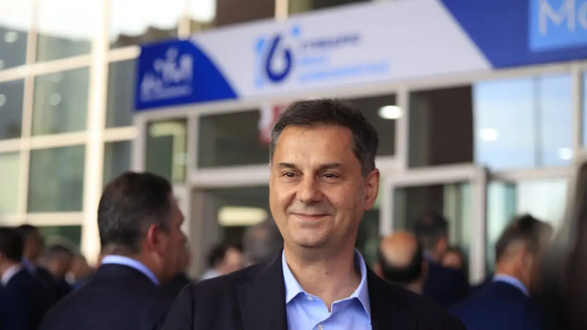 Ο Χάρης Θεοχάρης με μέλη της ελληνικής αποστολής κατά την επιστροφή από το Ιρακινό Κουρδιστάν