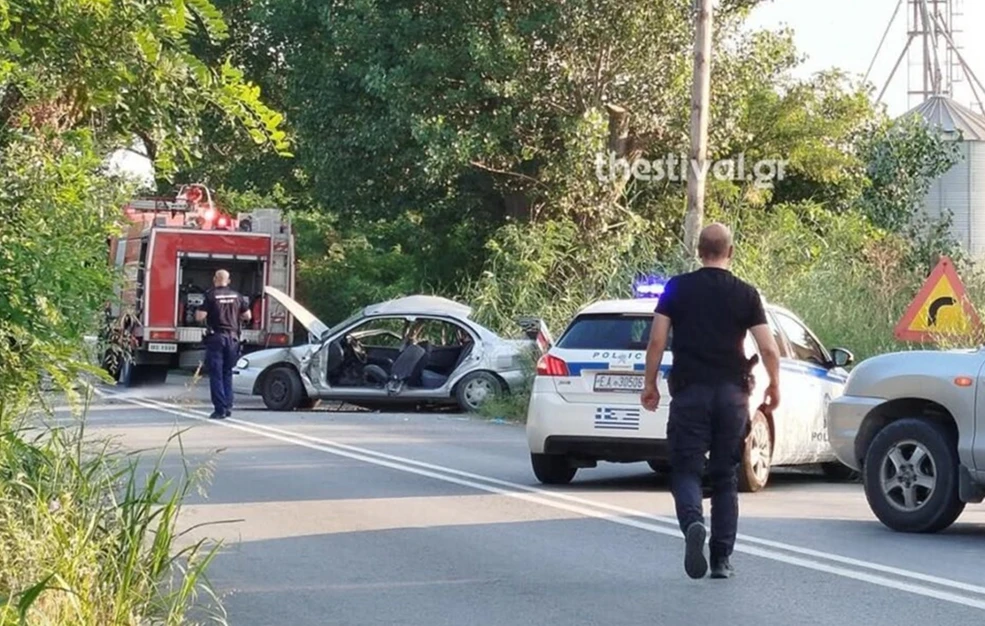 Τραγωδία στη Θεσσαλονίκη: Ένας νεκρός και ένας τραυματίας μετά από μετωπική σύγκρουση δύο αυτοκινήτων – Δείτε φωτογραφίες