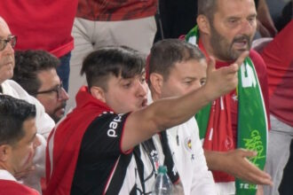 Τούρκοι οπαδοί αντιδρούν μετά τον αποκλεισμό της Τουρκίας στο Μουντιάλ 2026