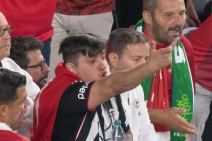Τούρκοι οπαδοί αντιδρούν μετά τον αποκλεισμό της Τουρκίας στο Μουντιάλ 2026