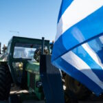 Τρακτέρ σε αγροτική κινητοποίηση σε δρόμο