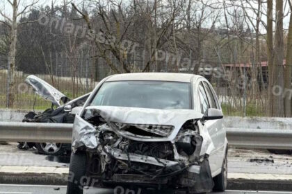 Αστυνομική εικόνα από τροχαίο δυστύχημα στην Παλαιά Εθνική Οδό Φαρσάλων – Βόλου