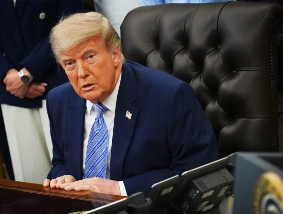 Τραμπ: Απειλεί την Ευρώπη με δασμούς 100% αν επιβάλει φόρο σε αμερικανικές τεχνολογικές εταιρείες