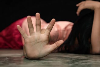 Αστυνομική καταγραφή υπόθεσης καταγγελίας βιασμού στη Σκόπελο