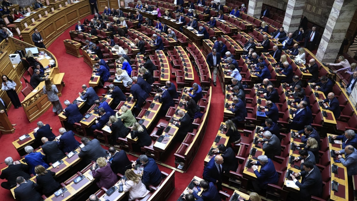 Η Βουλή των Ελλήνων κατά τη συζήτηση του νομοσχεδίου για την τοπική αυτοδιοίκηση