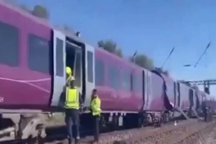 Σιδηροδρομικό περιστατικό κοντά στο Μπέντφορντ στη Βρετανία με κινητοποίηση διασωστικών δυνάμεων