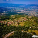 Χωριό και κατοικίες σε μικρή δημοτική κοινότητα