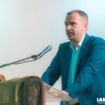 Δημαρχείο στη Μακρακώμη με αναφορά στη δημοτική διαμάχη για το έργο