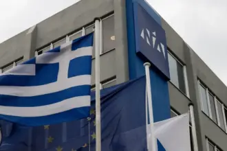 Σκηνή από πολιτική εκδήλωση με στελέχη της Νέας Δημοκρατίας