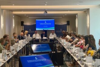 Ο Περιφερειάρχης Στερεάς Ελλάδας Φάνης Σπανός σε συνεδρίαση στη Χαλκίδα για το πρόγραμμα «Στερεά Ελλάδα 2021-2027».