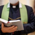 Πολωνική εκκλησία και αστυνομική έρευνα μετά από υπόθεση ιερέα που κατηγορείται για δολοφονία άστεγου