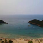 Η παραλία της Αμμουδιάς Πρέβεζας στις εκβολές του Αχέροντα με αμμουδιά και ήρεμα νερά