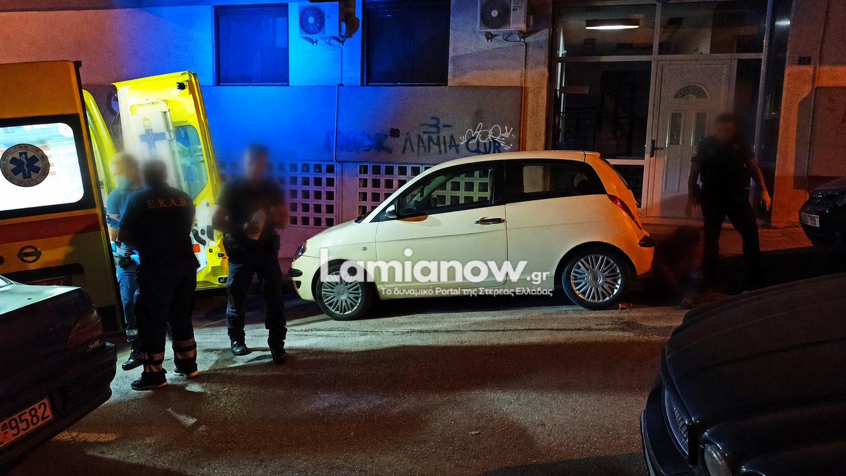 Ασθενοφόρο του ΕΚΑΒ σε κεντρικό σημείο της Λαμίας