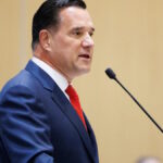 Ο Άδωνις Γεωργιάδης μιλά στο Μαμάτσειο νοσοκομείο Κοζάνης κατά τα εγκαίνια του ανακαινισμένου ΤΕΠ