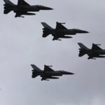Αεροσκάφη της Πολεμικής Αεροπορίας σε διέλευση πάνω από την Αττική