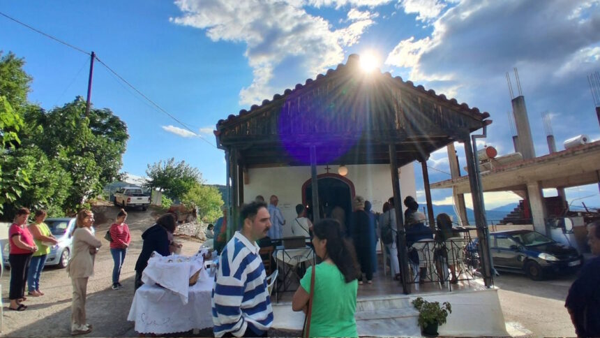 Το παρεκκλήσιο της Αγίας Παρασκευής στο Κοκκινόχωμα Στυλίδας κατά την πανηγυρική ημέρα
