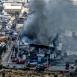 Καμένο συνεργείο φορτηγών στον Ασπρόπυργο μετά τη φωτιά και τις εκρήξεις