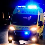 Ασθενοφόρο του ΕΚΑΒ τη νύχτα σε περιστατικό στη Λαμία