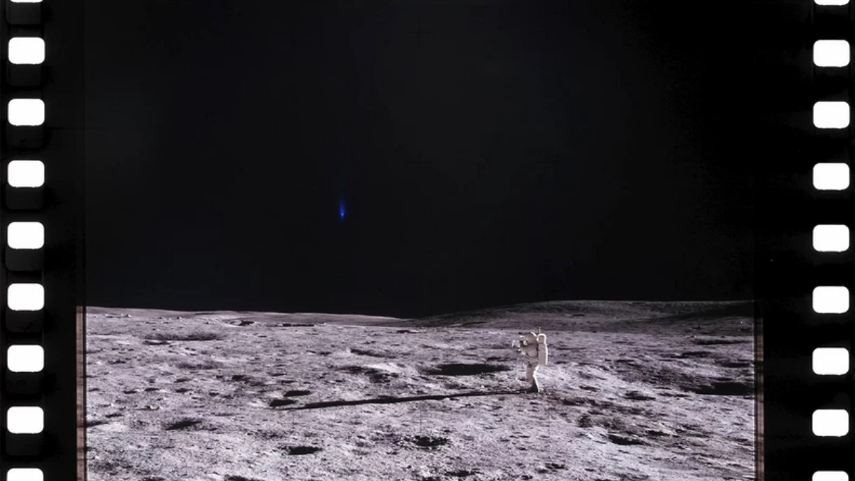 Φωτογραφία της Σελήνης από αποστολή Apollo με αμφιλεγόμενα σημεία στον ουρανό