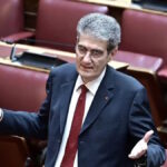 Ο Χρήστος Γιαννούλης σε τηλεοπτική εμφάνιση στην εκπομπή Κοινωνία Ώρα MEGA